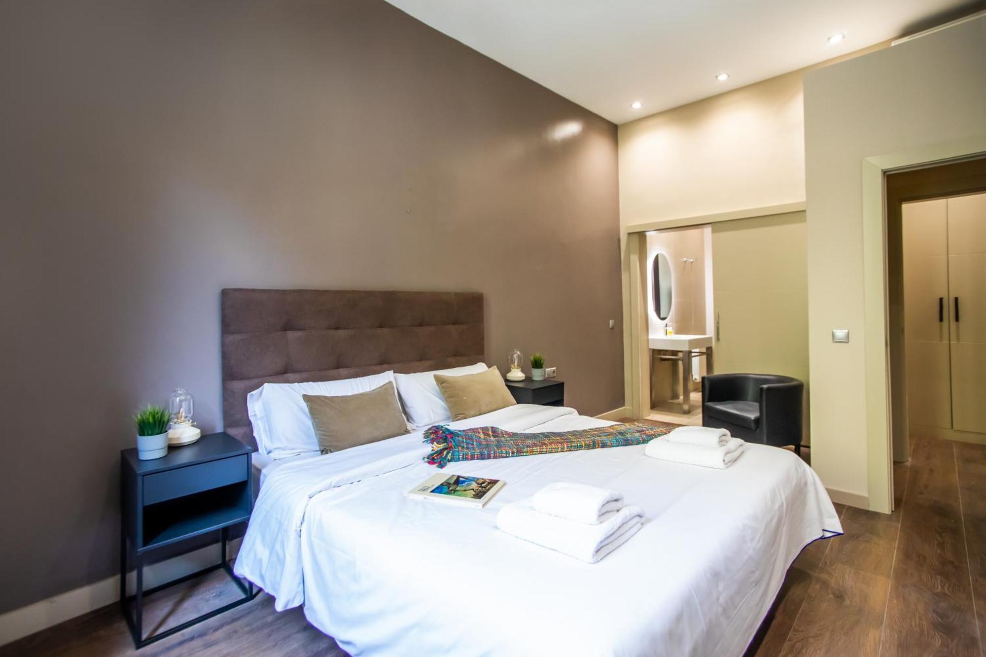 Tendency Apartments 9 Barcelona Bagian luar foto